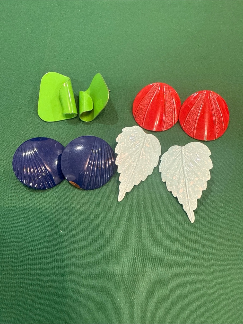 4 Pair Of Metal Pierced Earrings 70D